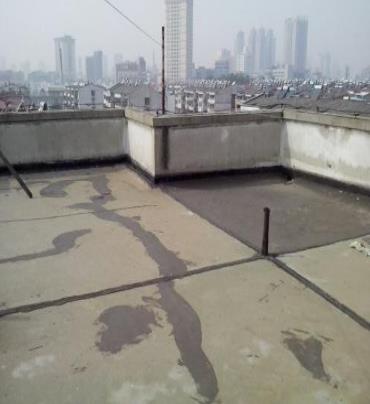 永济漏水维修 楼顶漏水是什么原因，楼顶漏水维修方法是什么?